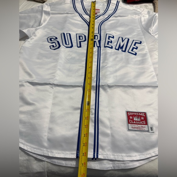 Supreme - Picture 4 of 16